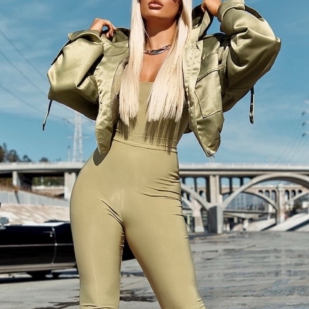 NWT Pretty Little Thing Sage Green Satin Oversized Hooded Bomber Jacket